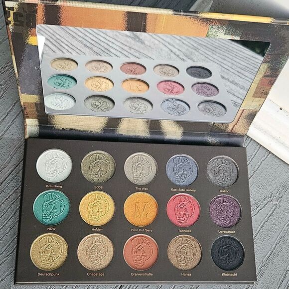 NOMAD COSMETICS x BERLIN UNDERGROUND LIMITED EDITION EYESHADOW PALETTE - Picture 2 of 12